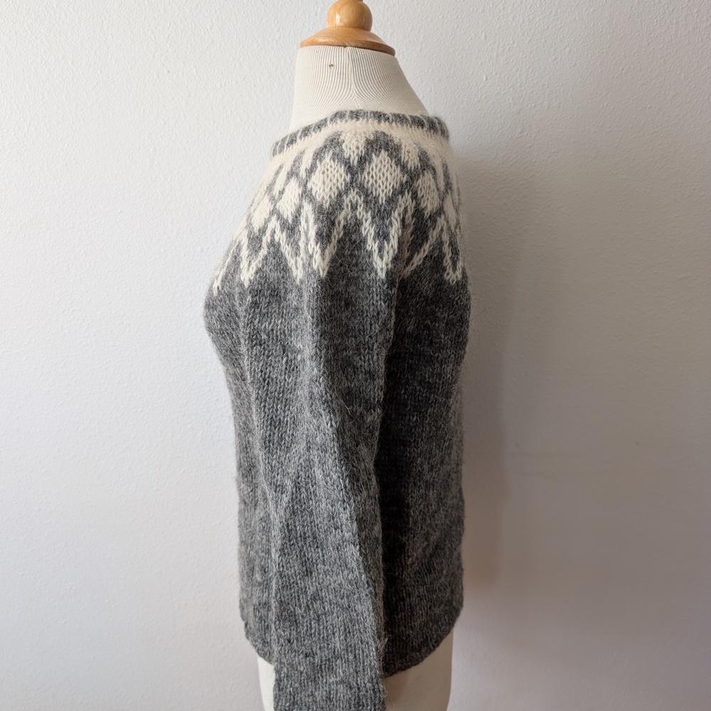 Icelandic Gray and White Patterned Sweater - Picture 4 of 6